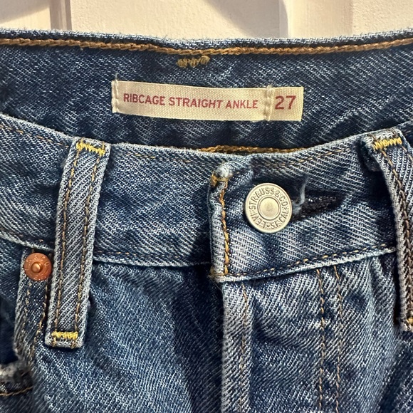 Levi’s Ribcage Straight Ankle Jeans - Picture 3 of 4